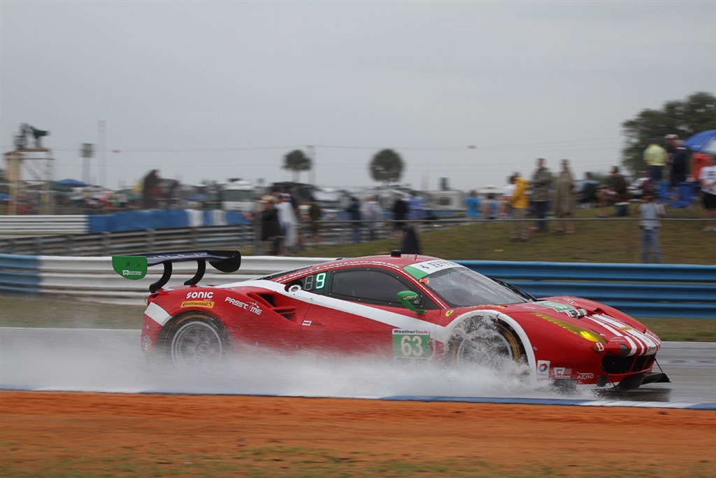 Christina Nielsen var bag rattet på Scuderia Corsas Ferrari 488 GT3, da der kom uvejr over Sebring.
(Foto: Jan Kaiser)